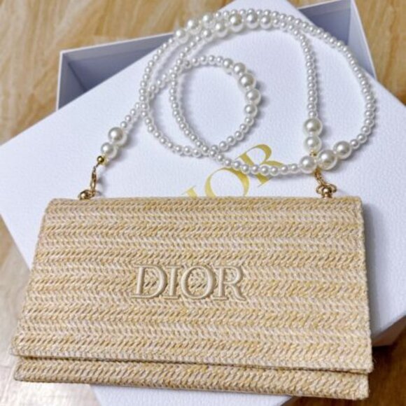 Christian Dior Novelty Clutch  2023 Summer Raffia With Pearl Chain Strap NIB - Picture 1 of 8